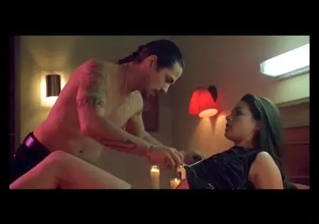 სექსუალური სცენა ენ ჰათისთან ერთად Crazy's ფილმიდან